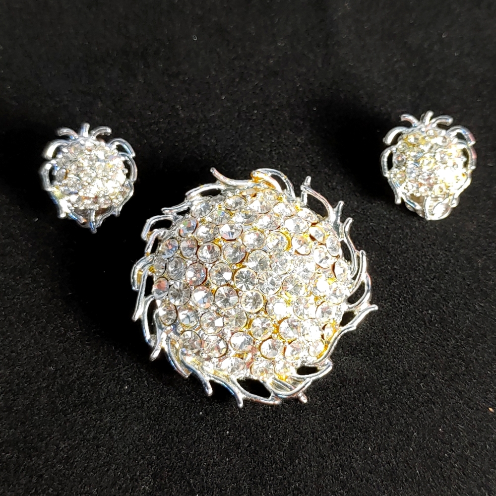 Clip on Earring and Brooch Set. Silver color with Rhinestones.